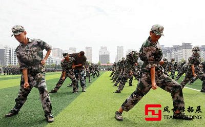 300人三天兩夜軍事拓展訓(xùn)練活動(dòng)