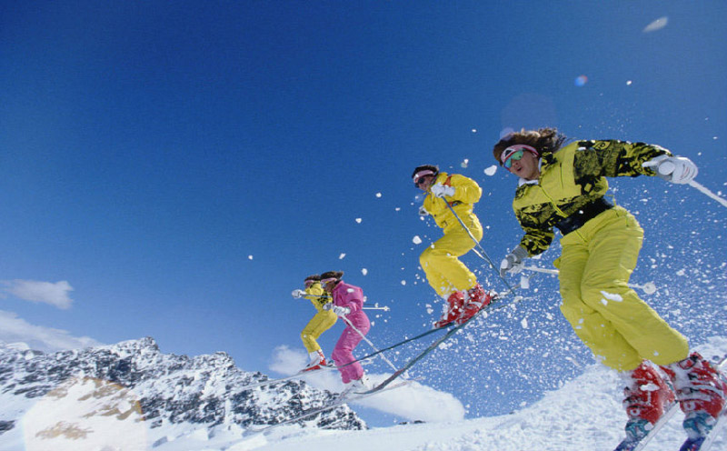 滑雪團(tuán)建運動